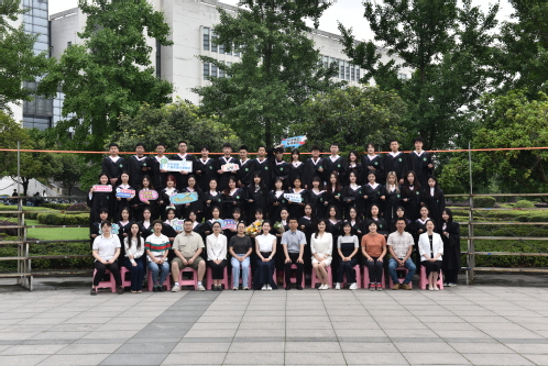 大健康管理学院2019级健康服务与管理专业毕业生合影
