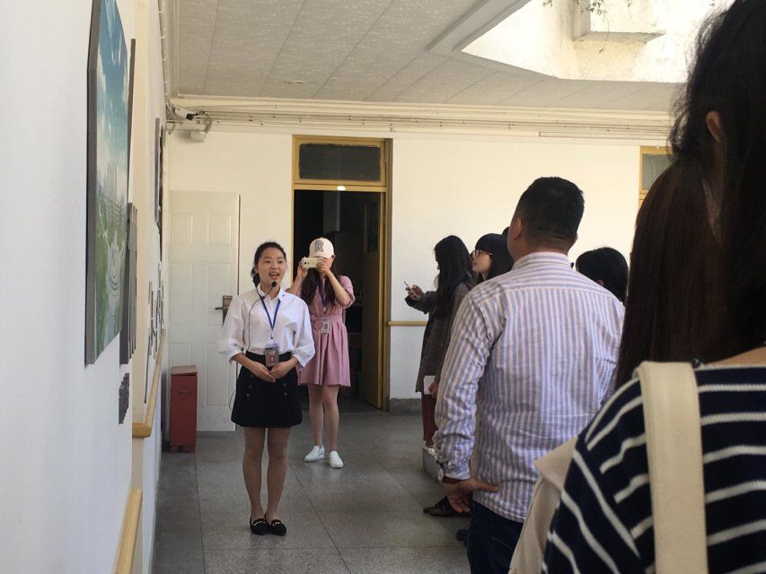 学生讲解员吴宇霞为我校团委和四川师范大学公寓团委老师做讲解.jpg