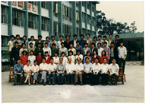 一九八七届化学系一班毕业照