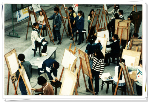 1997年美术系学生绘画课堂留影