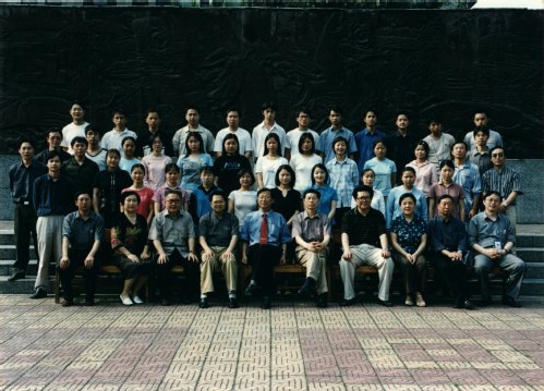 政史系二〇〇〇级一班毕业照