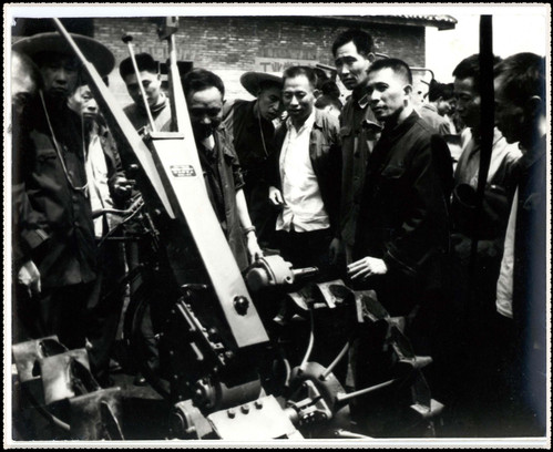 1975年局长班学员研讨大小拖拉机