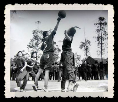 1978年学院与四川医学院举行女篮比赛